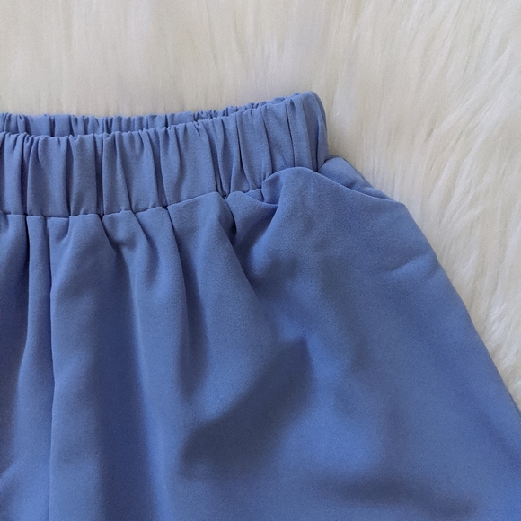 Blue pom pom trim shorts - Picture 2 of 5